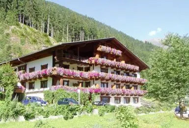 Haus Waldesruh Stubaital im Sommer
